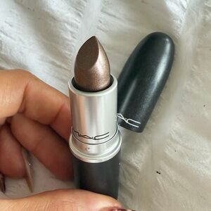 Viva glam Rhianna 2. MAC Cosmetics Metallic Bronze lipstick